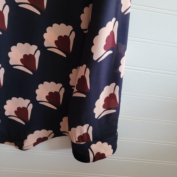 Loft Top Womens Medium Dark Blue Print Blouse Career Roll Tab Sleeve Floral - Picture 4 of 10